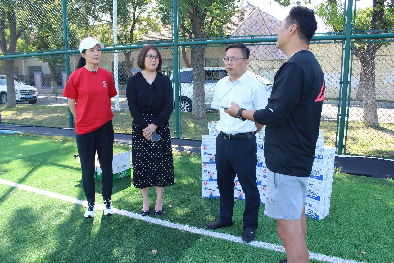 太湖边小玫瑰绽放中青赛公益行浦玮走进苏州香山实验小学