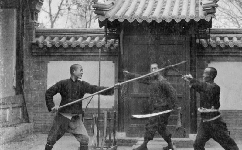 鬼子吓傻了！军中吕布如巨人闯入鬼子阵地，切瓜砍菜般灭了27人