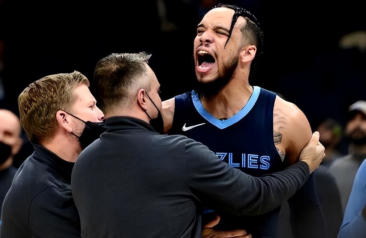 狄龙多次二级恶意犯规,狄龙三次恶意犯规