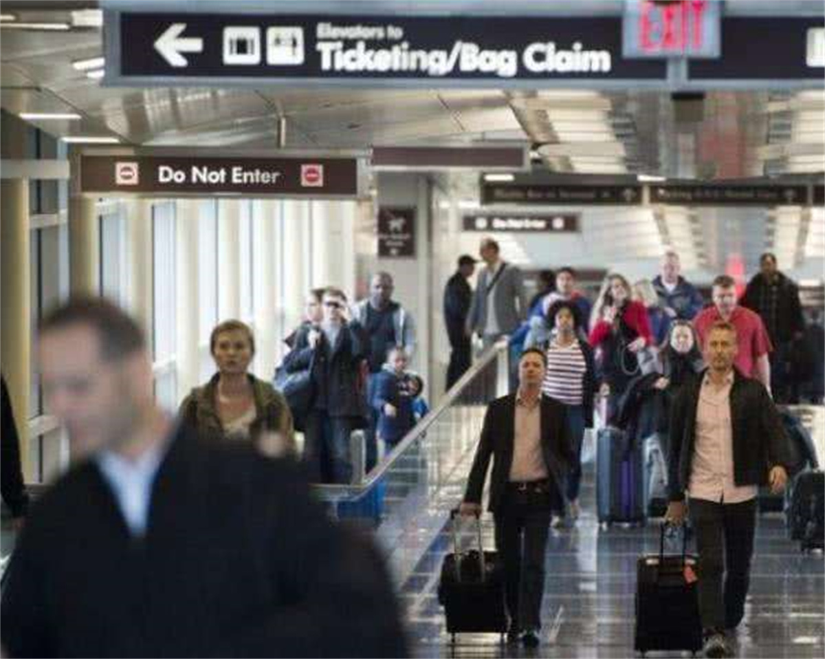 男子花25万美元买了张无限次机票,小伙花25万买了张无限次机票