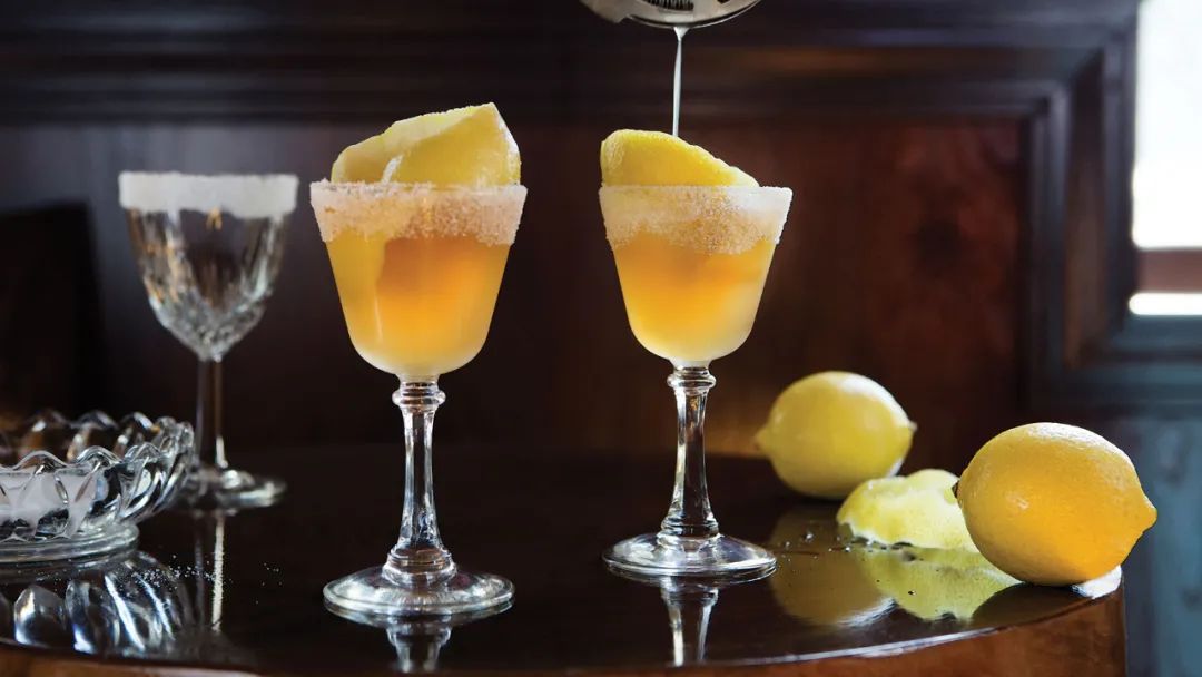 点一杯鸡尾酒喝一口就走,点一杯mojito