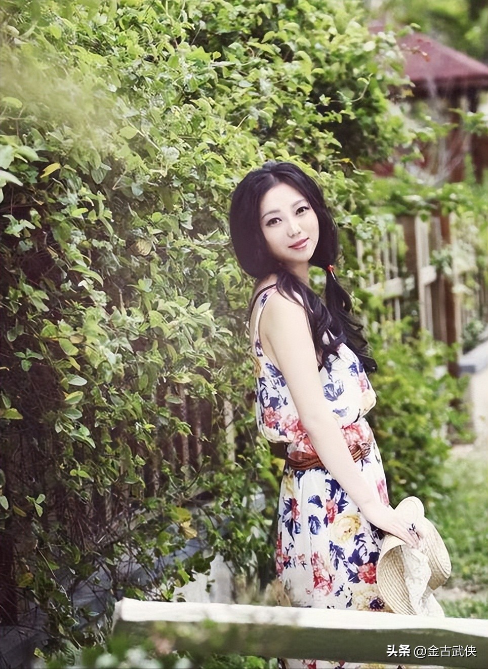 步非烟革金庸的命议论文开头,步非烟是女作家吗