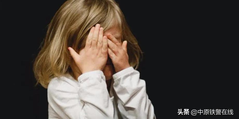 对幼儿进行心理健康的疏导,孩子心理敏感怎么按摩