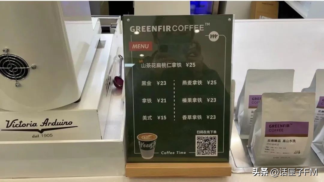 春风吹暖“咖啡经济”,上海又添一座加油站咖啡店