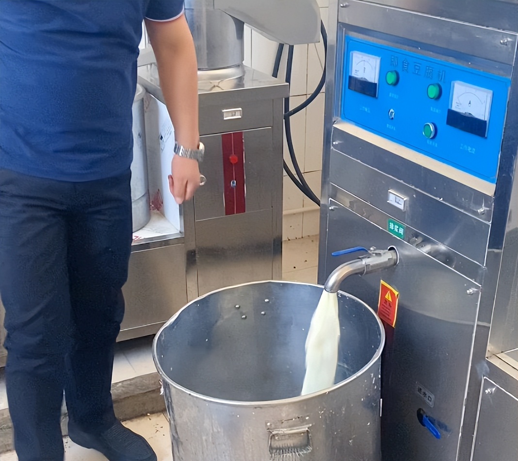 全自动豆腐机做豆腐的全过程,新型豆腐机做豆腐的全部流程