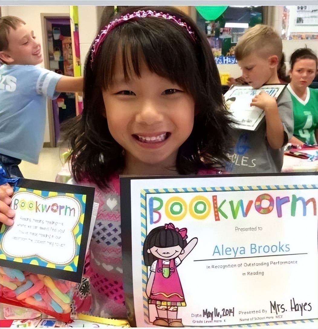 田纳西上千人送行,美国小镇千人送别湖北女孩