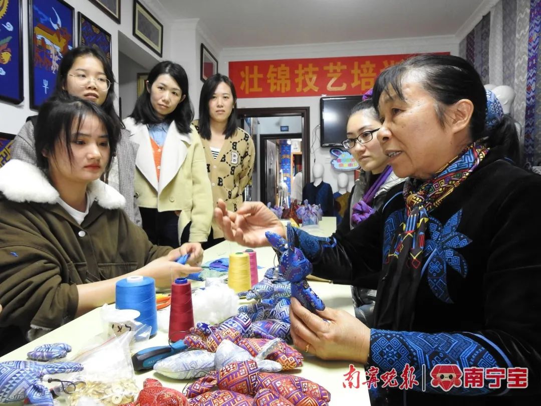 民族服装壮族山歌,高档广西壮族服饰