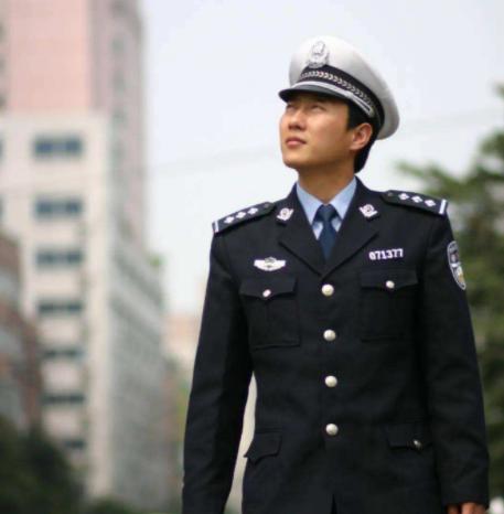 网红交警谭乔名场面,拯救无数司机的“网红交警”谭乔