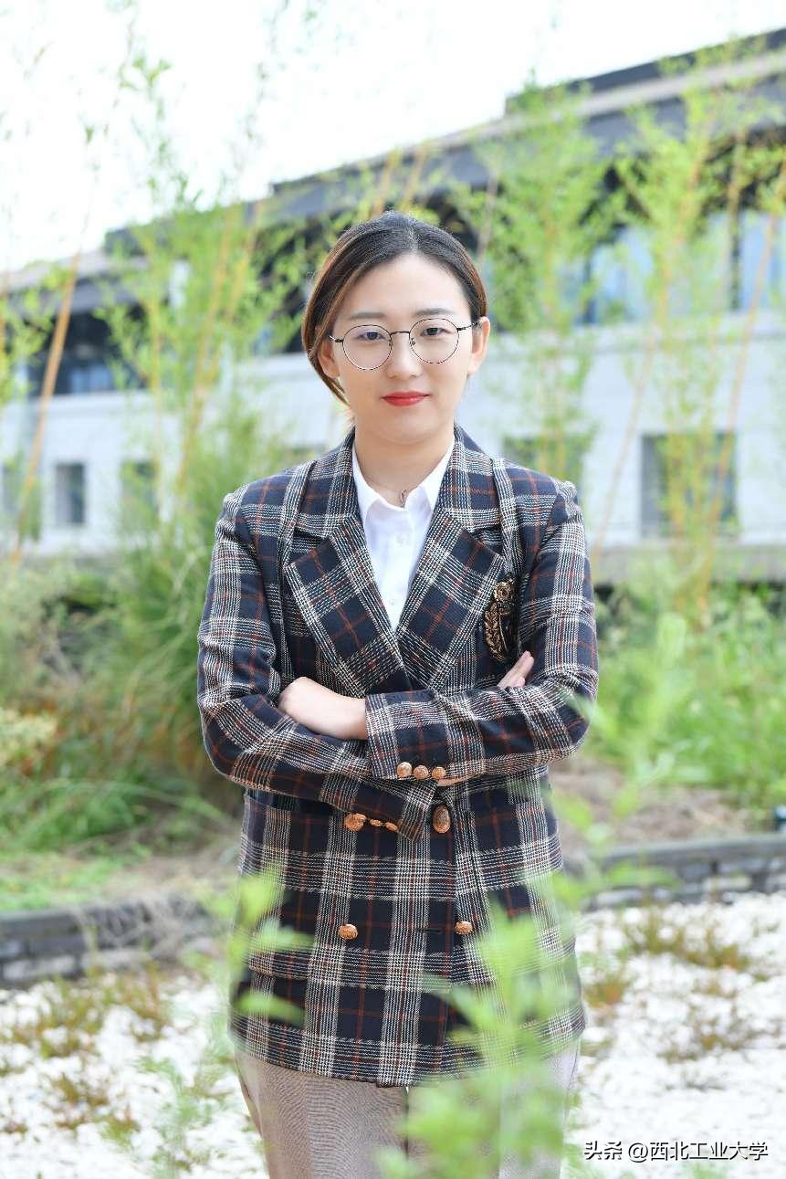 最美教师的表彰仪式,最美教职工集体