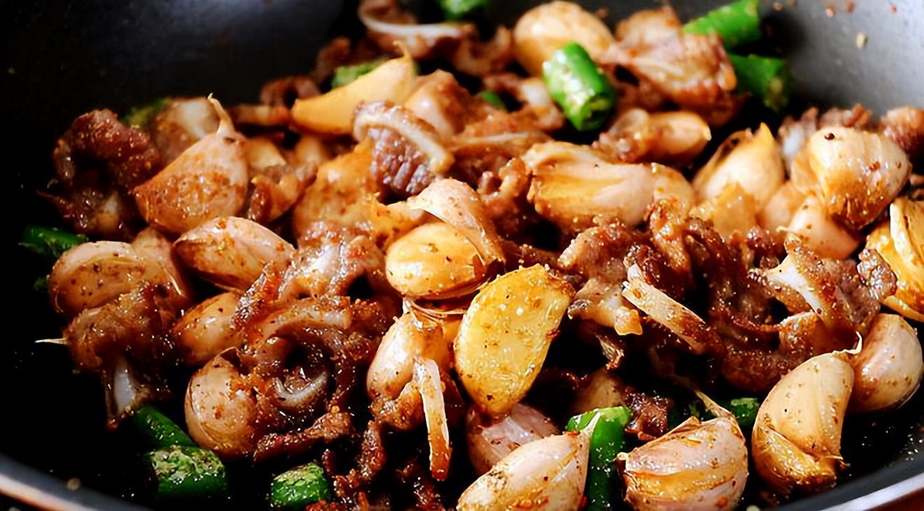 吃饺子不吃蒜香味少一半下一句,吃饭不吃蒜香味少一半下一句