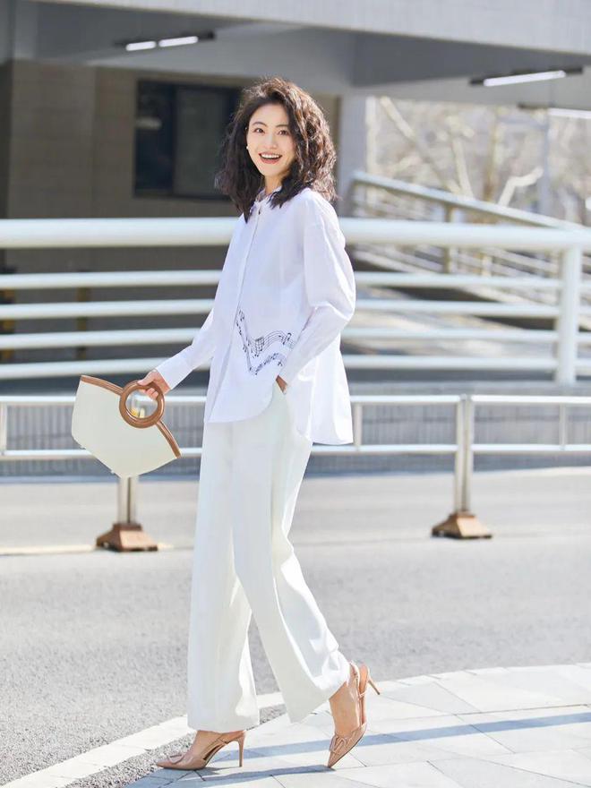 百搭必备的十款衣服,今年最流行的搭配是什么衣服