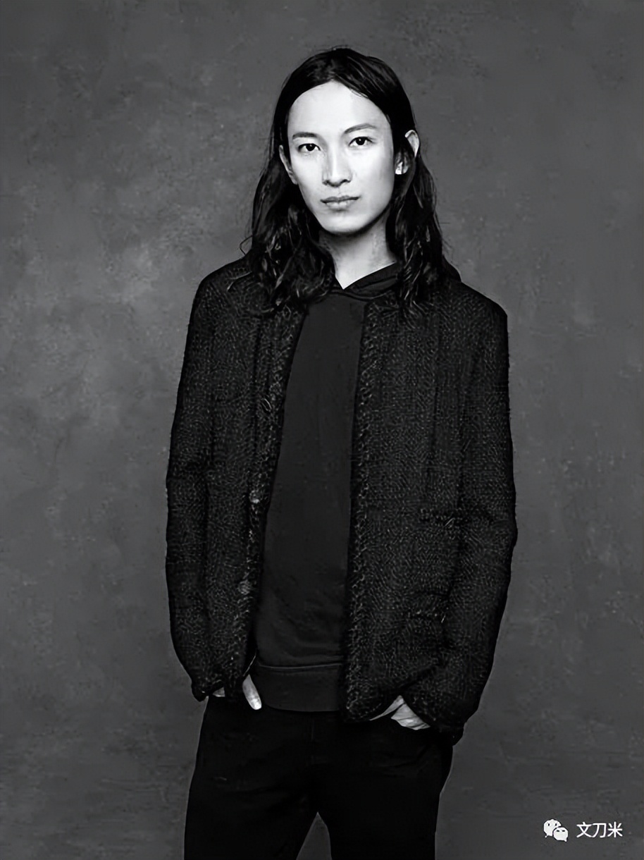 小香风全身黑,特别小香风