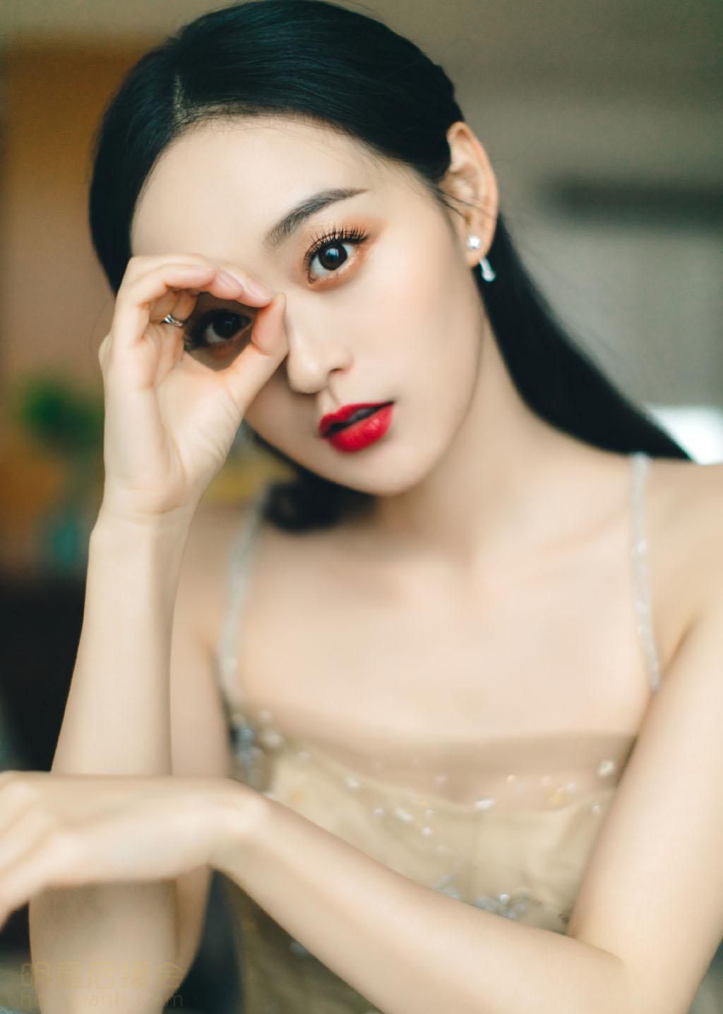 女明星扮嫩图片大全,扮嫩女明星年轻时