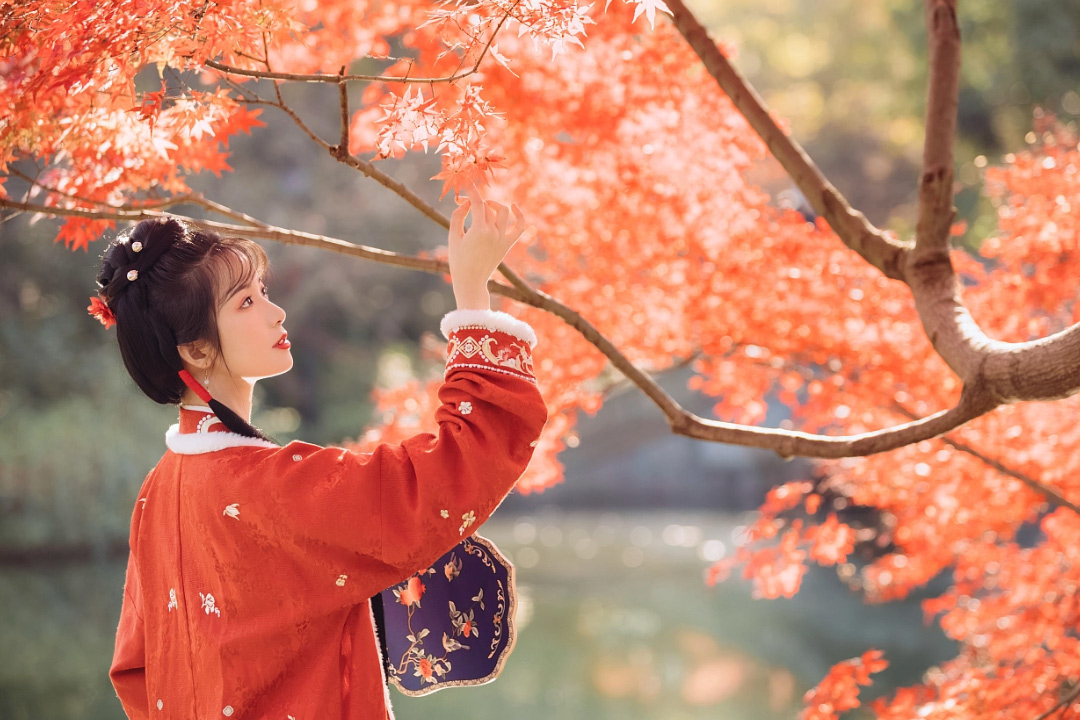 冷枫染红，霜叶流丹。不读这20首红叶诗词，辜负秋光烂漫