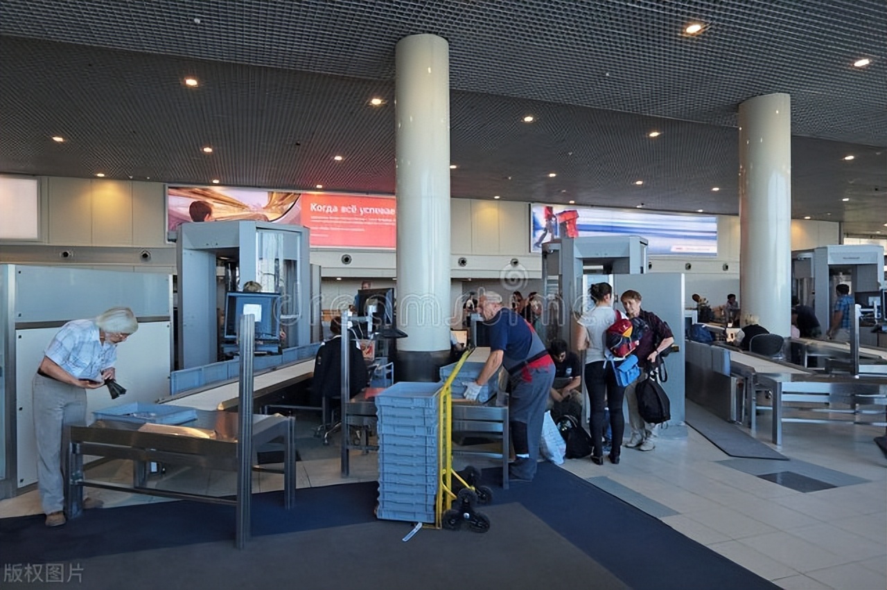 我在俄罗斯工作时候的中国同事，为了赚外快，偷偷帮人带*私走**物品