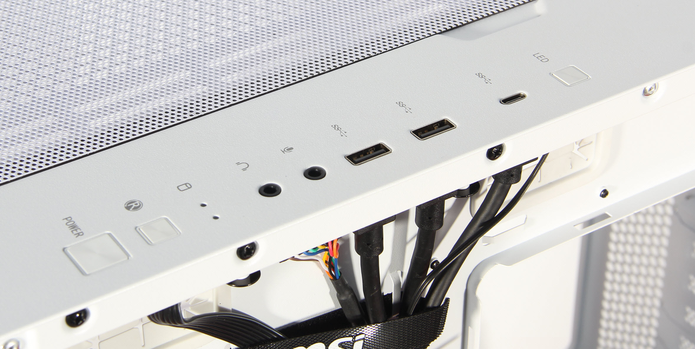 全风扇装机爱不爱？细数新机箱里的八把风扇