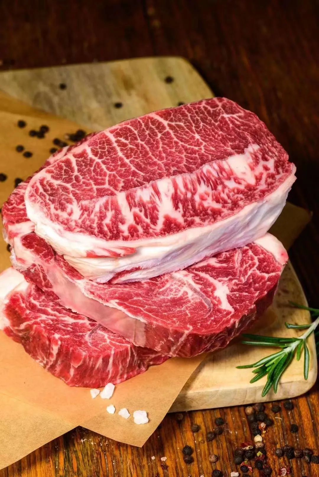 线上销售额20亿,线上销售额破6亿