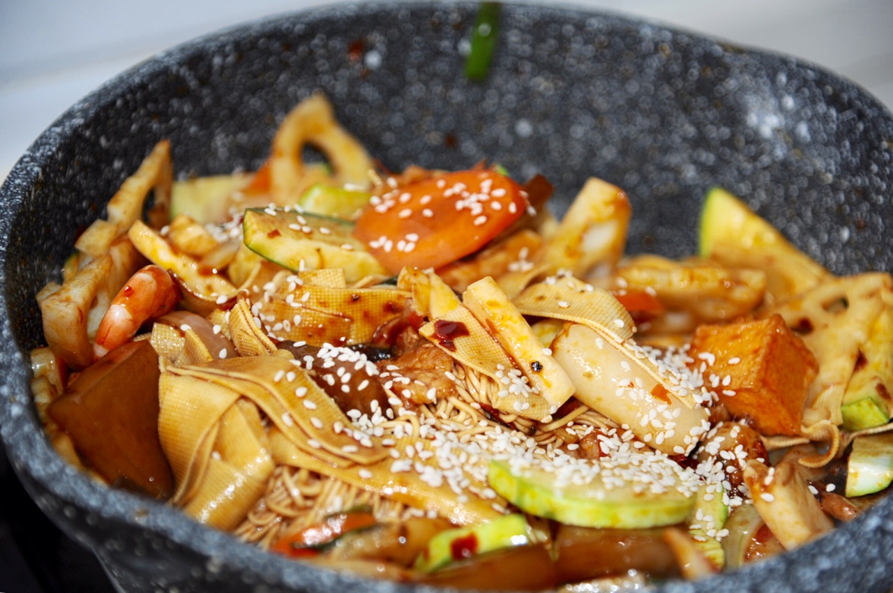 一块火锅底料怎么做麻辣烫,一块火锅底料怎么做冒菜