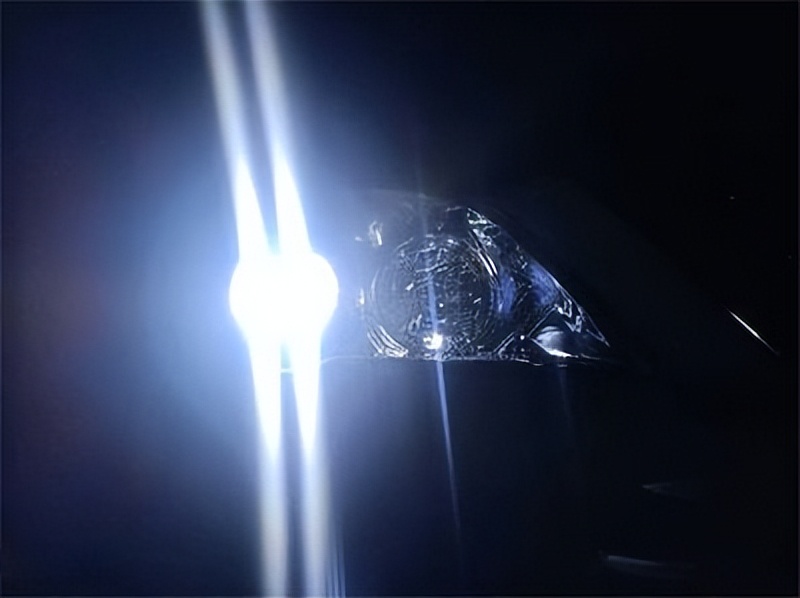 看汽车配件,看下汽车里的配件