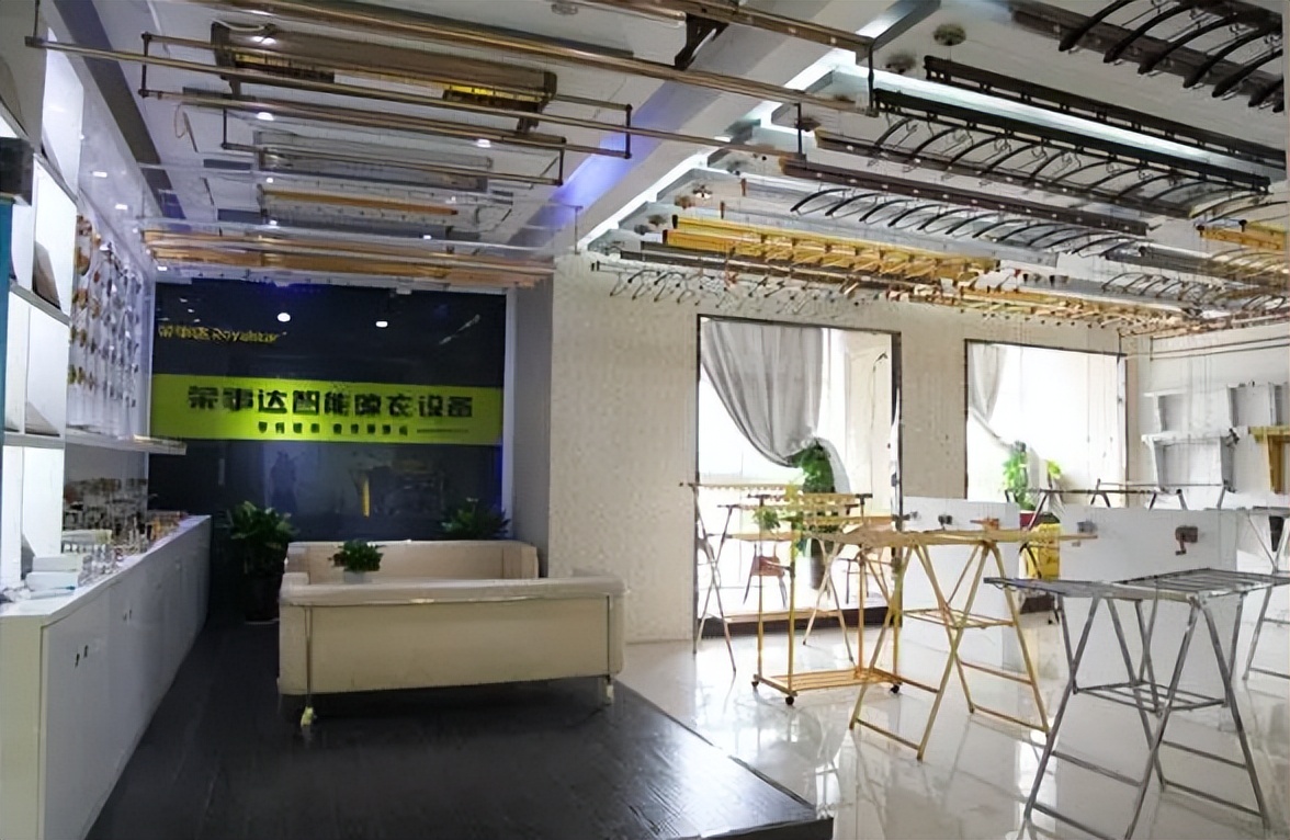 拥抱新一代消费者，老牌荣事达的转型之路：华丽换装，打破困局？