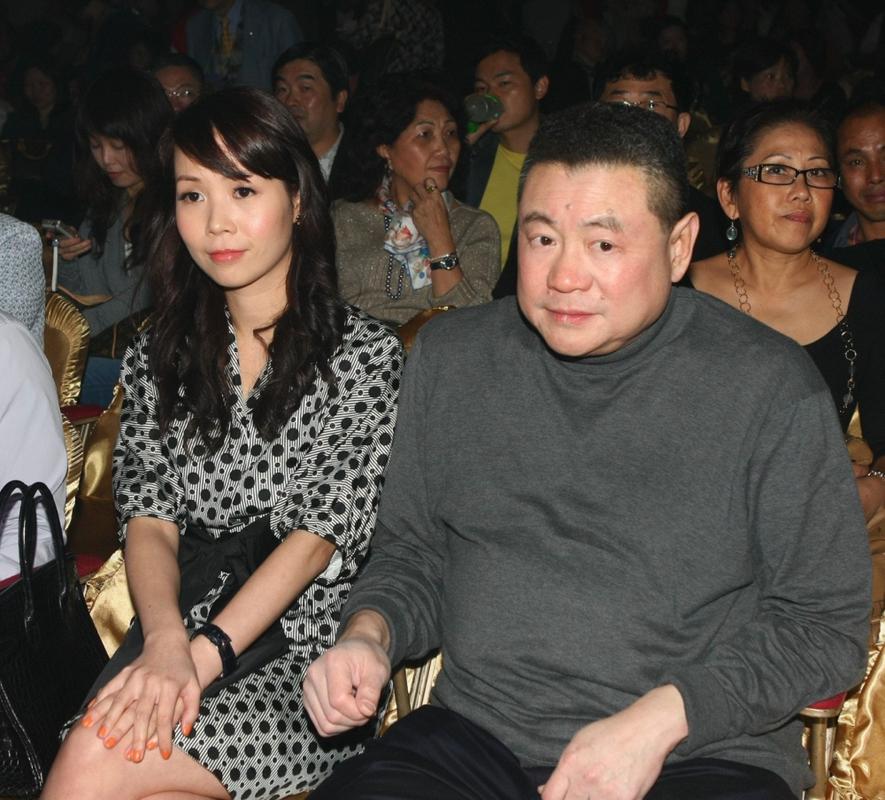 甘比豪门阔太日常,甘比从狗仔逆袭成为香港女首富