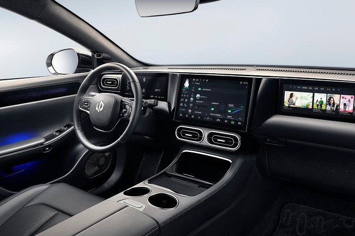 比亚迪海豹550km和小鹏p7,福州零跑c01和小鹏p7对比图