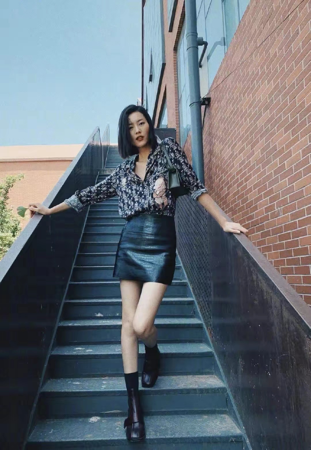 刘雯解约后需要赔偿多少钱,刘雯赔违约金