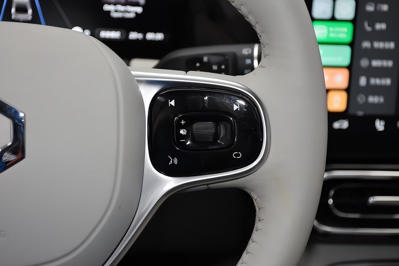 方向盘自动伸缩有异响,方向盘按键失灵乱跳怎么办