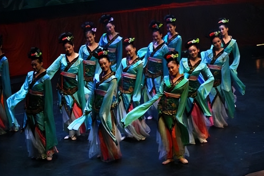 汉唐古典舞史,秦汉时期的古典舞