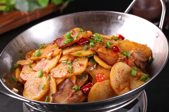 地摊卖土豆的经验,街边摆摊卖土豆怎么样吸引人