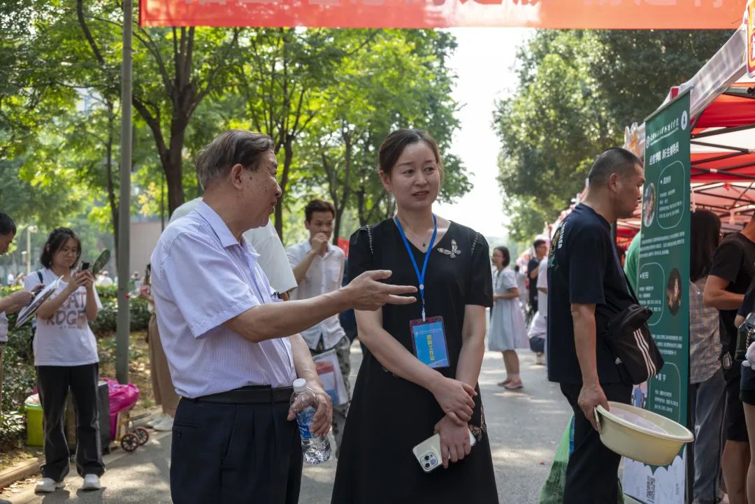 武汉纺织大学外经贸学院22级迎新,武汉纺织大学外经贸学院23届新生