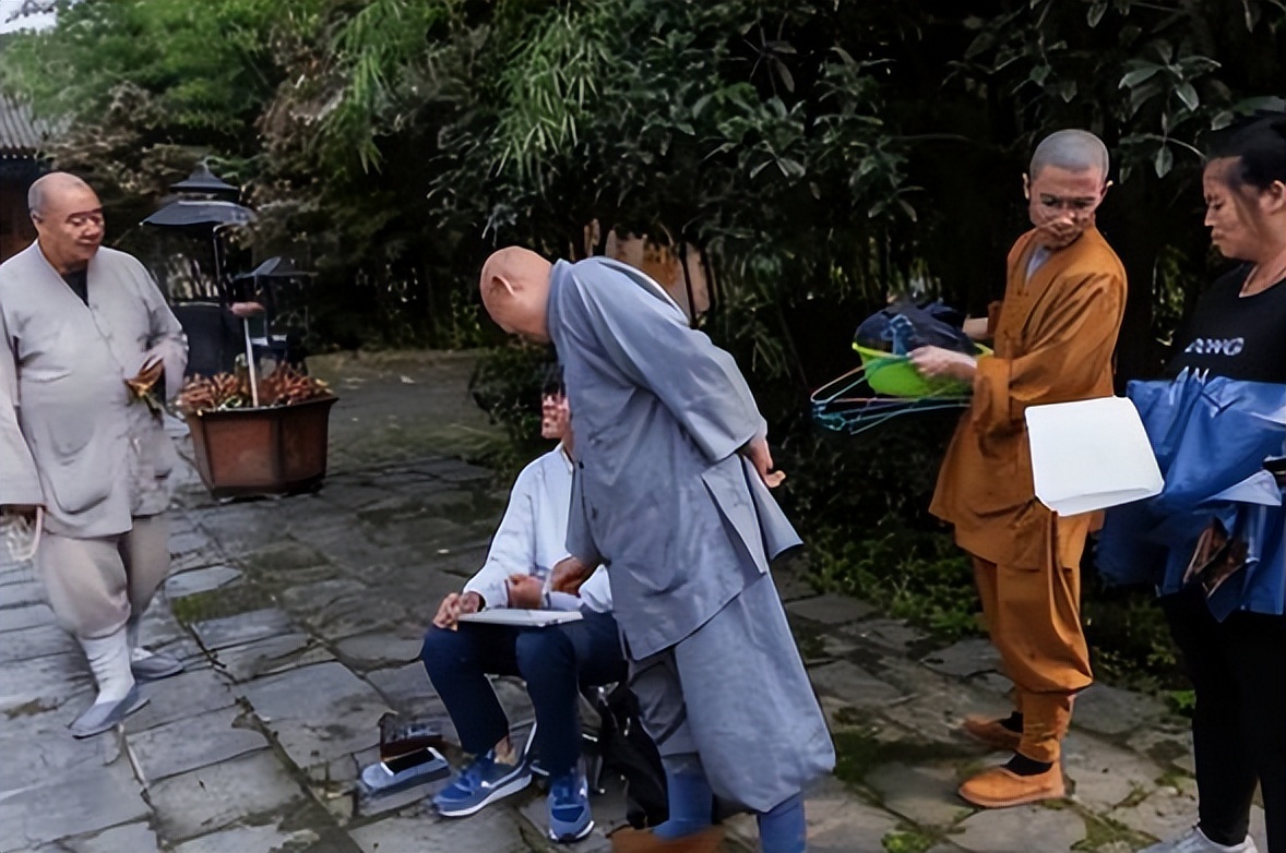 尘世太浮躁，不如随我到寺庙？法华寺社招月薪万元，很难不心动