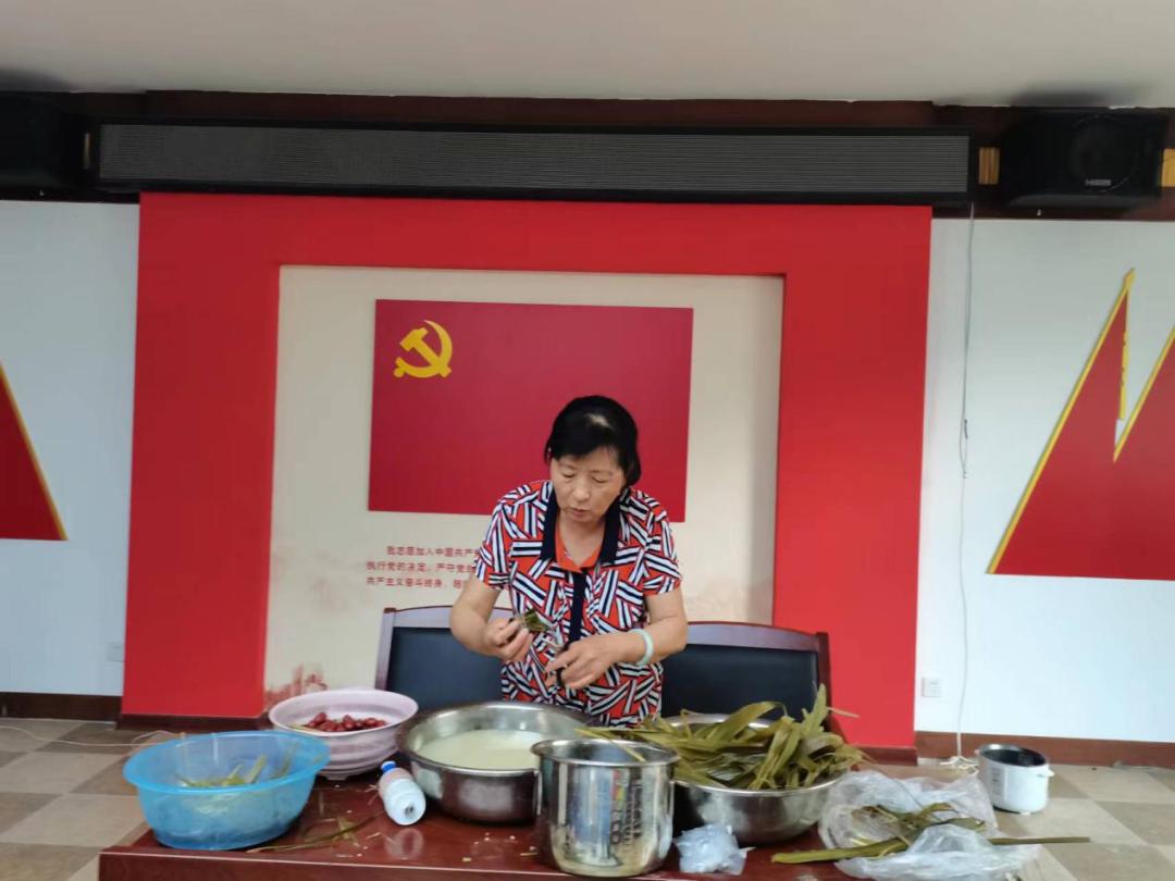 老党员社区服务驿站,社区关爱老党员志愿服务活动