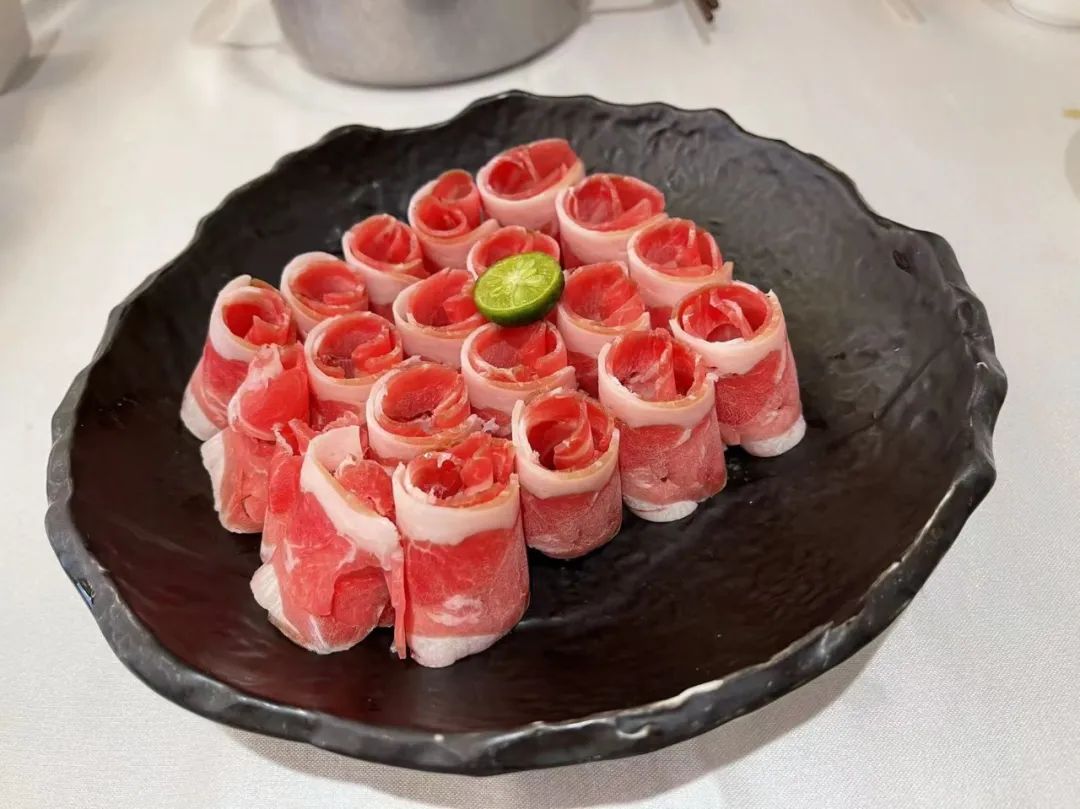 潮爸家7月17日午餐记录，武汉光谷红鼎豆捞吃火锅，牛羊肉涮起来