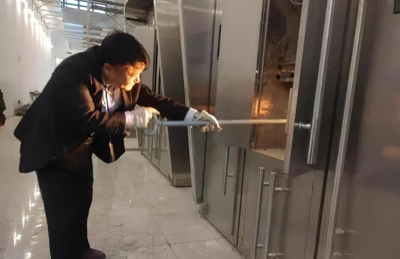 人体最坚硬的部分是牙齿,人体中最坚硬的部位不是头骨吗