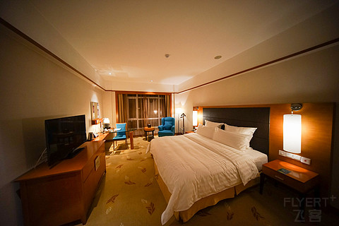 飞雪迎春山花烂漫,飞雪迎春绽玉蕊