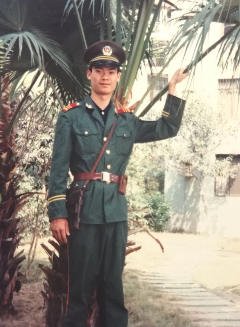 飒爽英姿军装,看看自己穿上军装的飒爽英姿