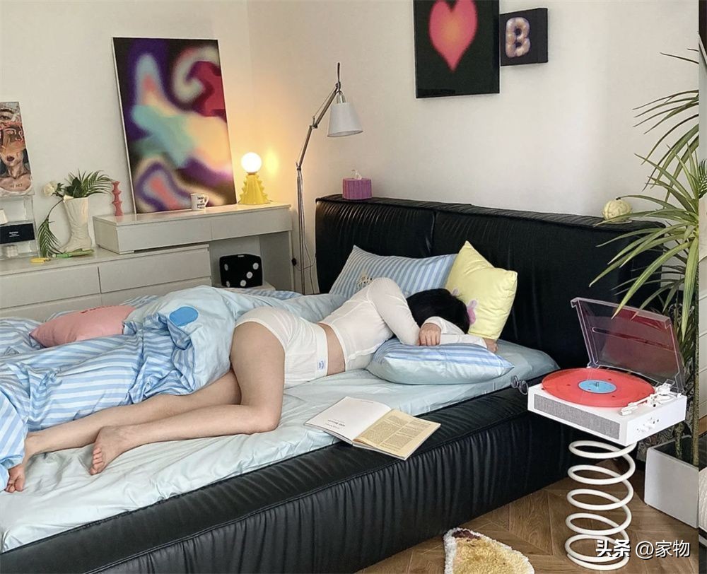 卧室感觉太大软装该怎么布置,卧室装修不好看怎么补救