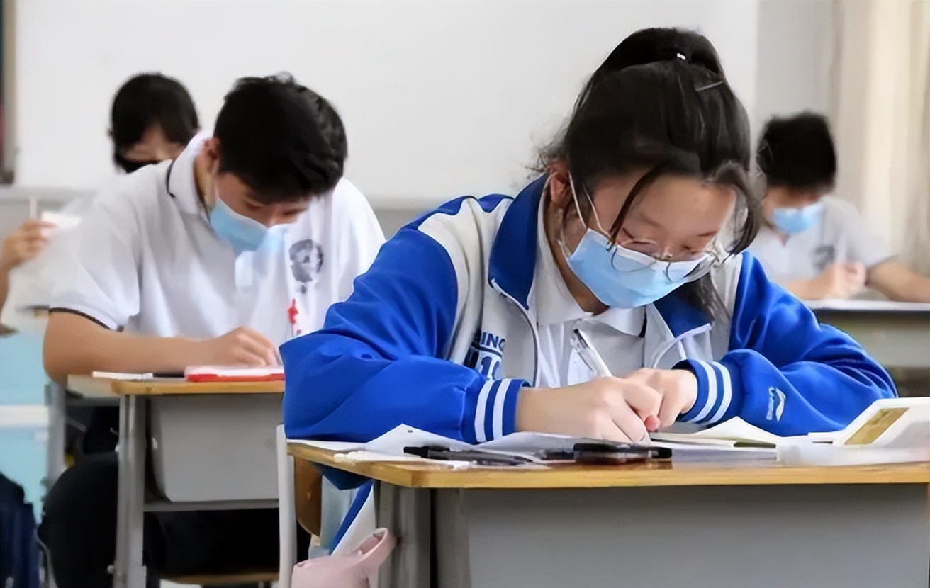 “建议取消中考并缩短学制”，人大代表这一提议，深受家长支持