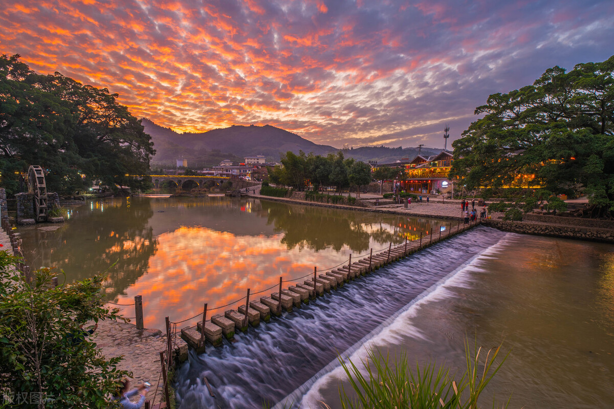 广州出发-梅州+福建3天游，打卡云水谣古镇+永定土楼+松口古镇