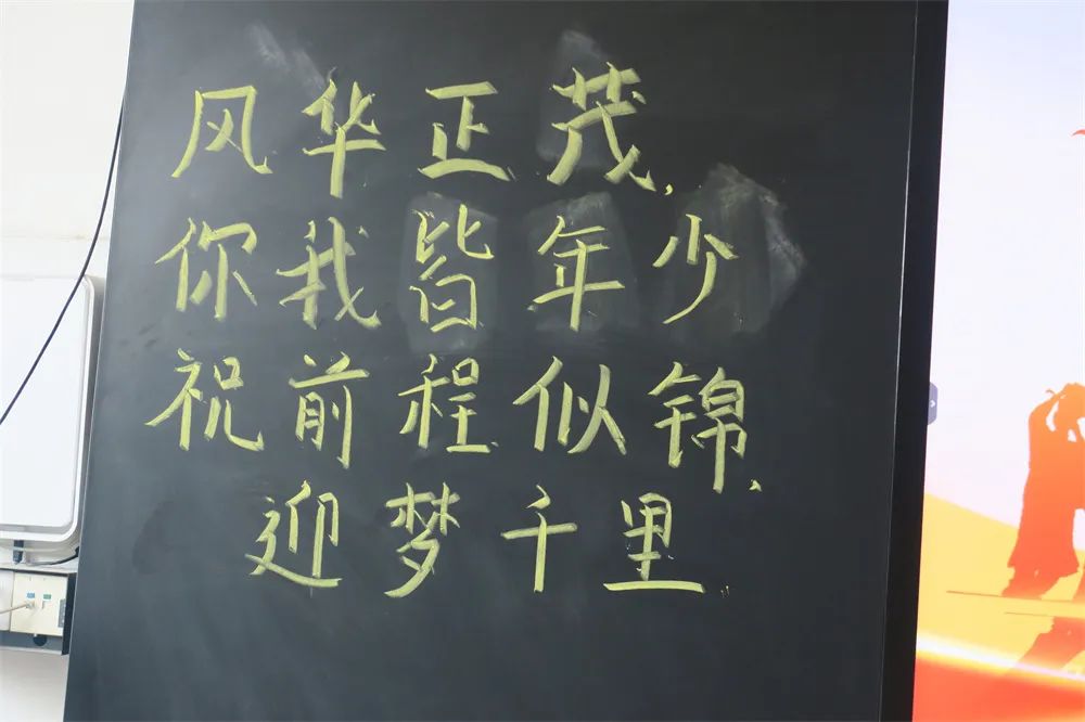 毕业季来临即将和母校说再见,毕业十年匆匆路过母校感言