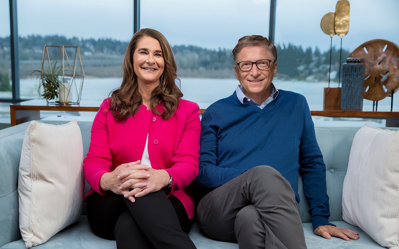 比尔盖茨离婚后新女友曝光,比尔盖茨历任前女友