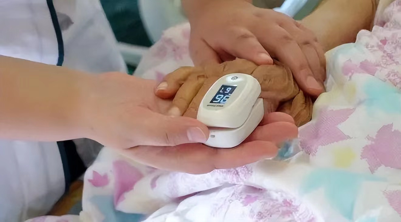 我，90后女孩，在深圳给特殊老人洗澡，可年收入36万，就是有点累