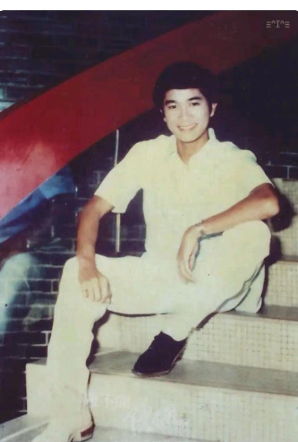 陈百强身材和穿衣风格,陈百强的穿着打扮