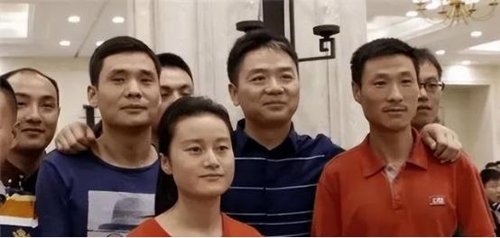 刘强东001号快递员现状,刘强东给京东001号快递员买房了吗