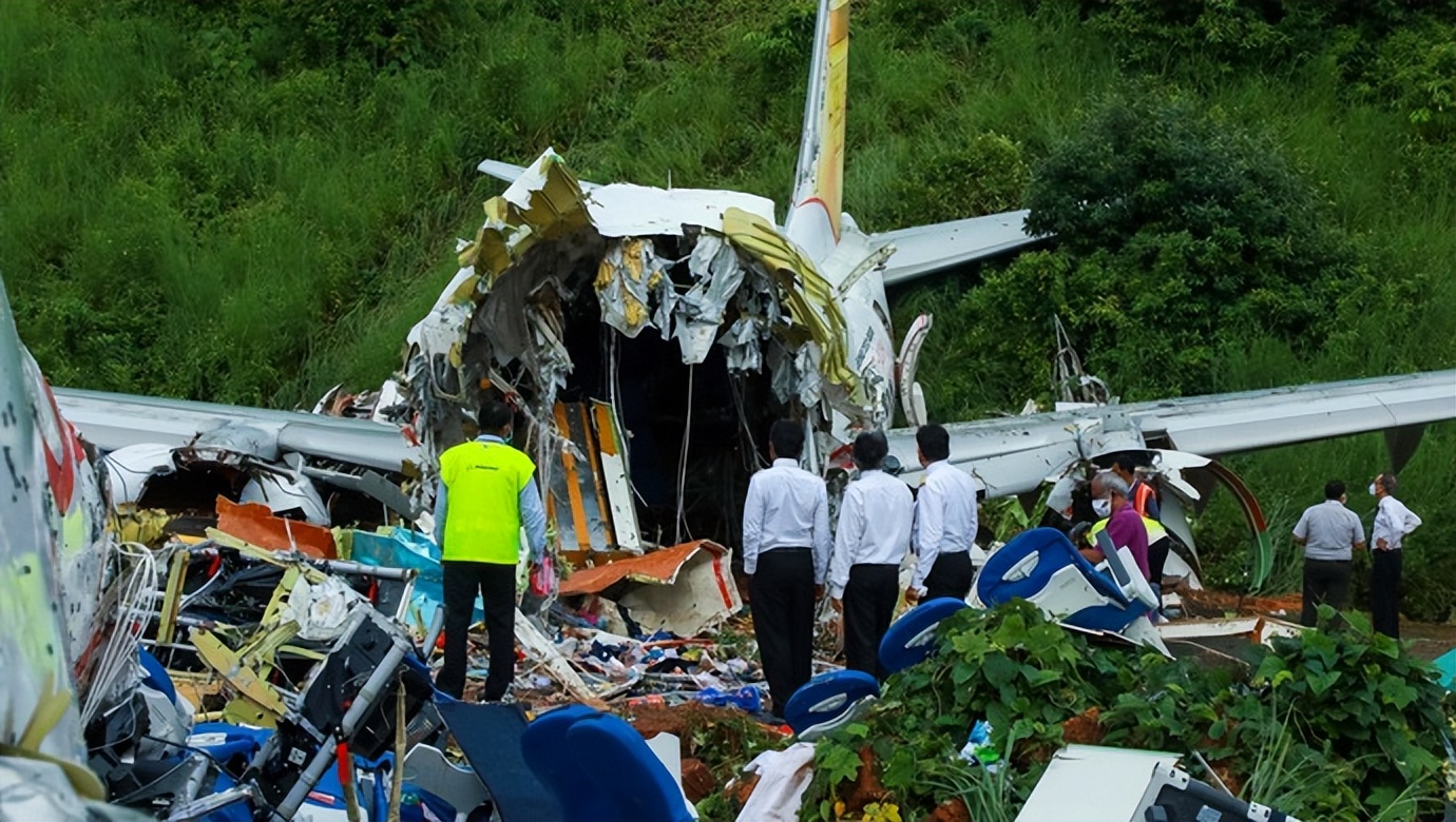 重庆机场飞机起火的是飞往哪里的,重庆机场客机起火原因