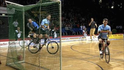 梅西足球比赛中最尴尬的场面,梅西来了都甘拜下风