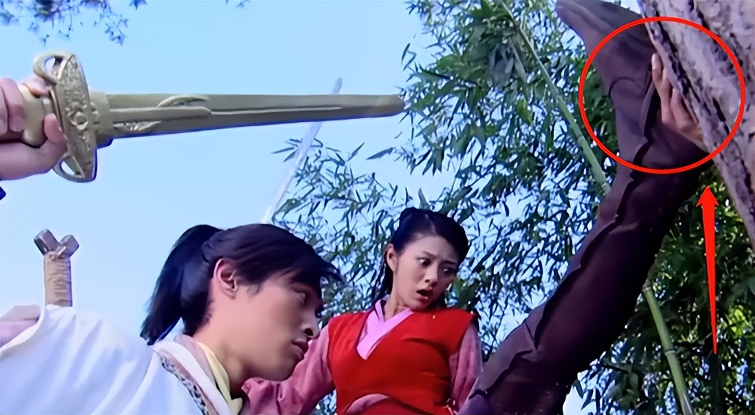 影视剧中那些笑不活的穿帮镜头,笑到肚子疼穿帮图片