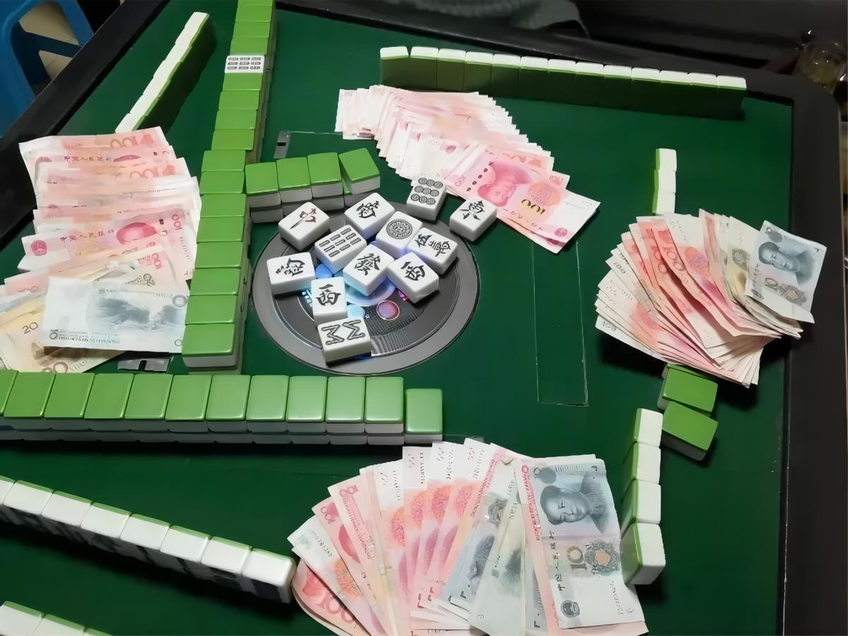 千峡湖铁笼沉尸案纪实,今日说法浙江千峡湖铁笼沉尸案