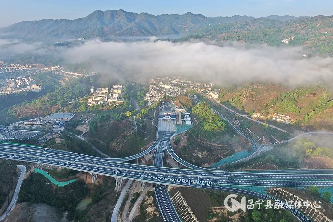 新时代新征程加快构建新发展格局,新时代新征程新成就云南